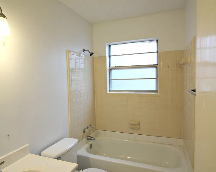 1112 Green Tree Ct — Photo 12
