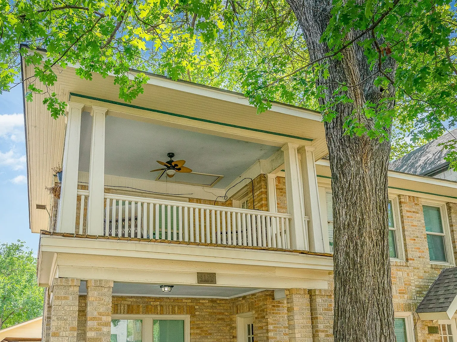 2 bed, 2.0 bath, 1650 sqft, $3,300 — Photo 2