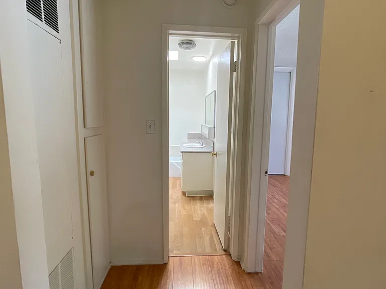 2215 N Beachwood Dr #205 — Photo 13