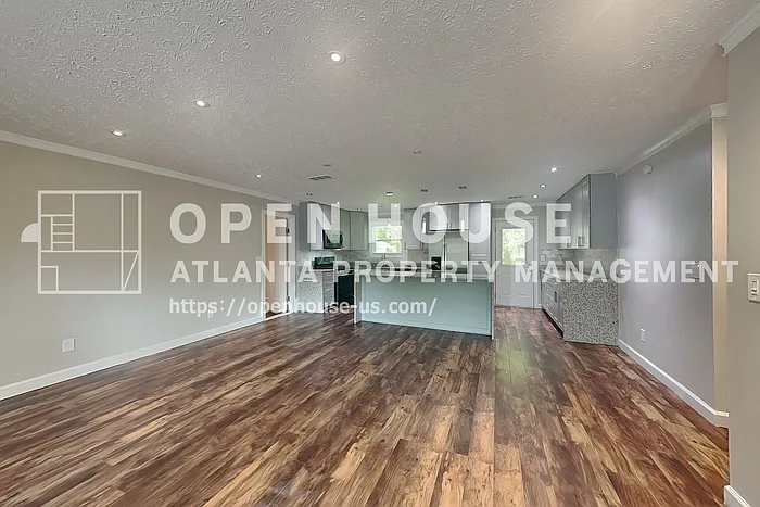 3 bed, 2.0 bath, 1422 sqft, $2,195 — Photo 4
