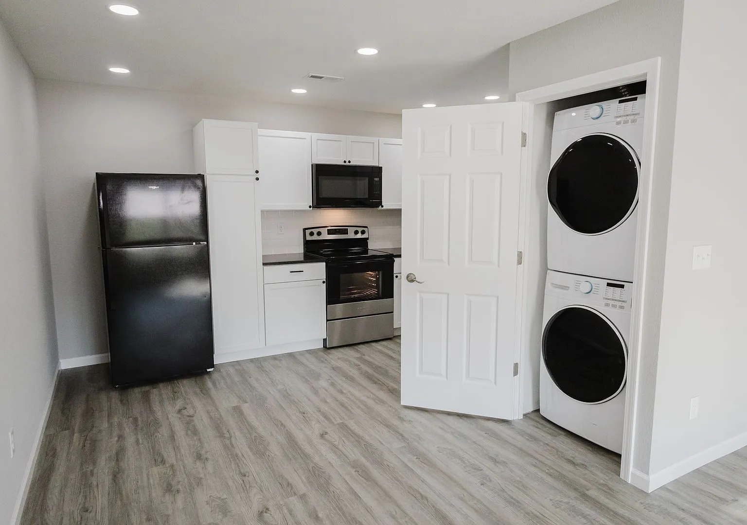 206 Hudson Drive — Photo 3