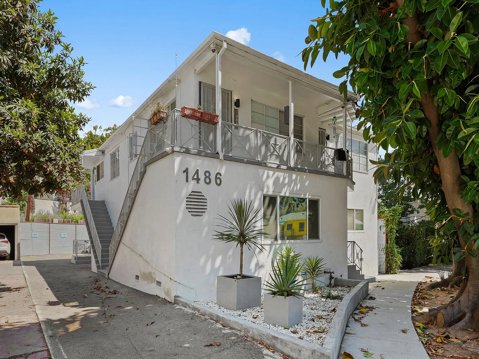 1486 Silver Lake Boulevard Apartments — Photo 2