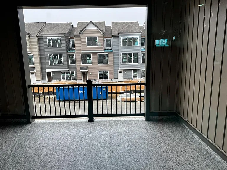 250 E Main St — Photo 34