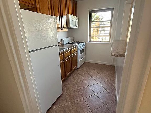 2nd image of 20-9 21st Ave #3A