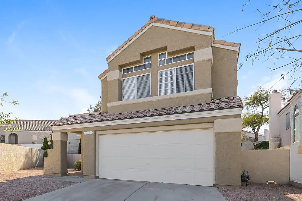 4 bed, 2.5 bath, 2038 sqft, $2,770 — Photo 4