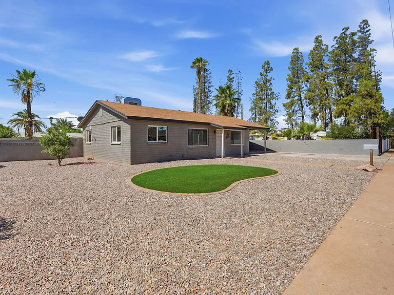 209 E McMurray Blvd — Photo 2