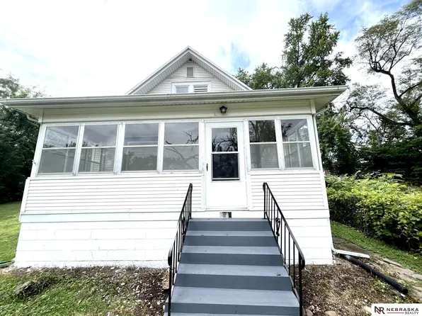 3915 Binney St, Omaha, NE 68111