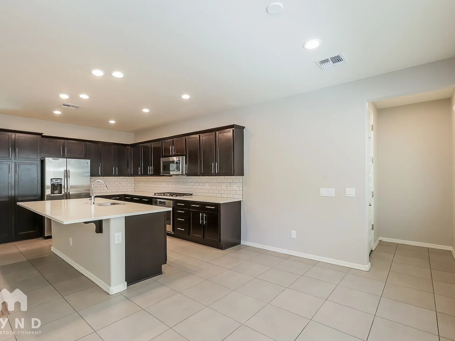 4 bed, 2.5 bath, 2129 sqft, $2,475 — Photo 3