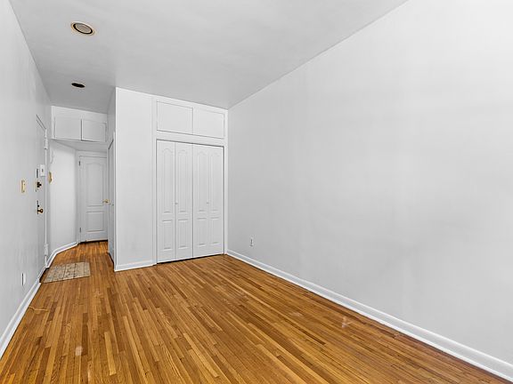 2nd image of 521 E 88th St APT 1A