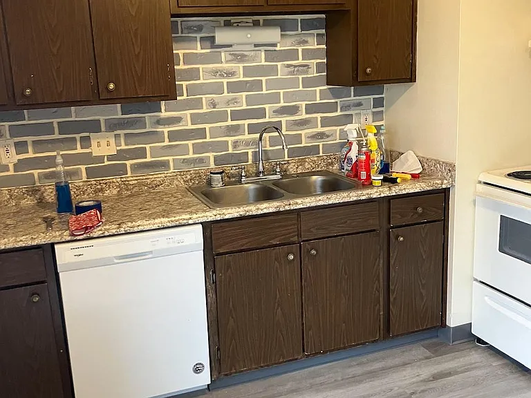786 Charlotte Dr — Photo 13