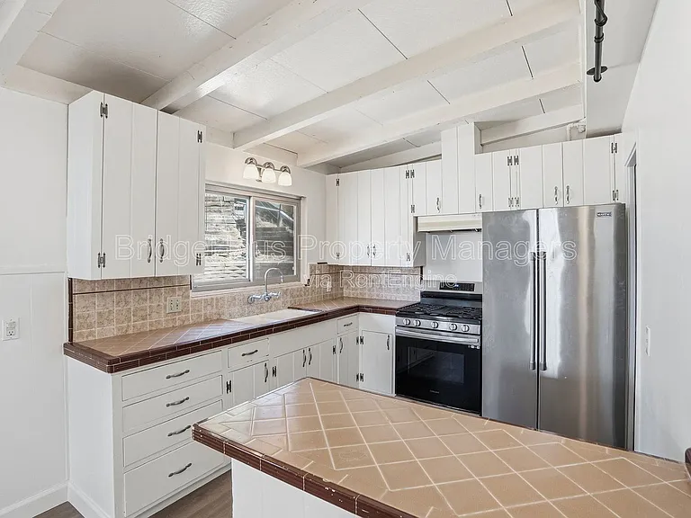 7562 Zemco Dr — Photo 11
