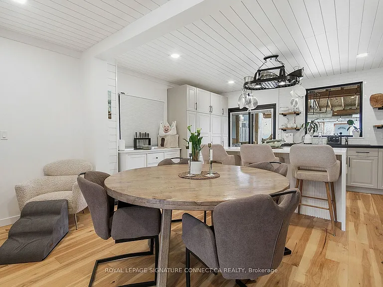 18 Harlton Cres #MAIN — Photo 3