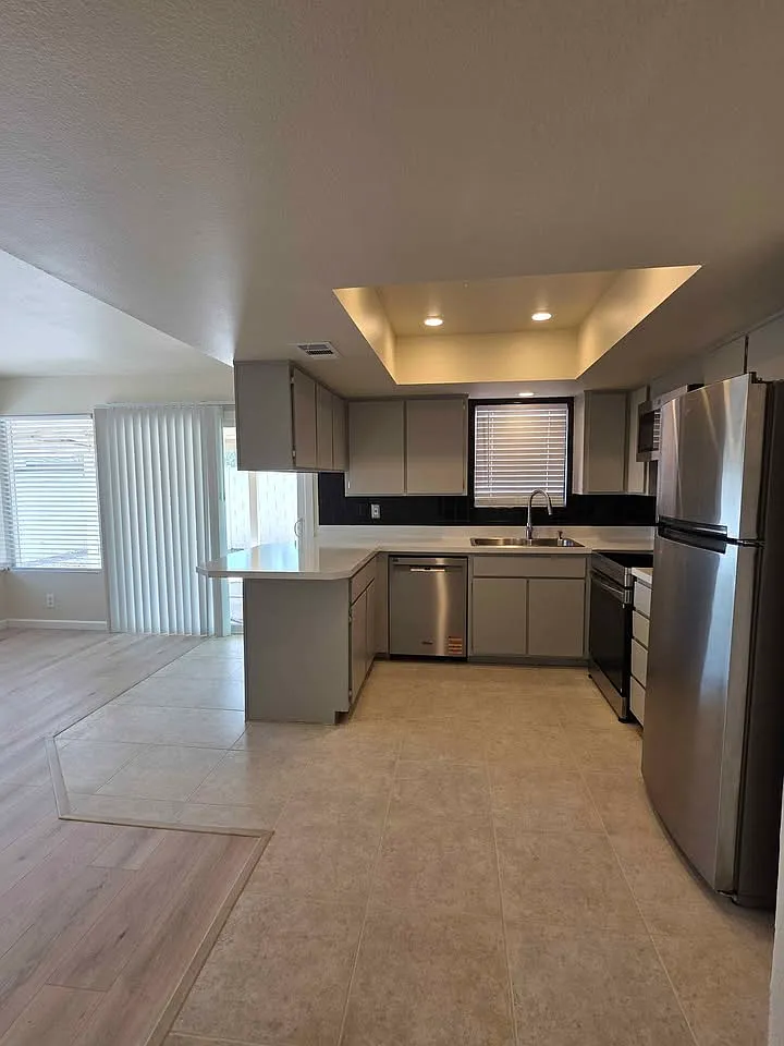 W Sahuaro Dr, Phoenix — Photo 2