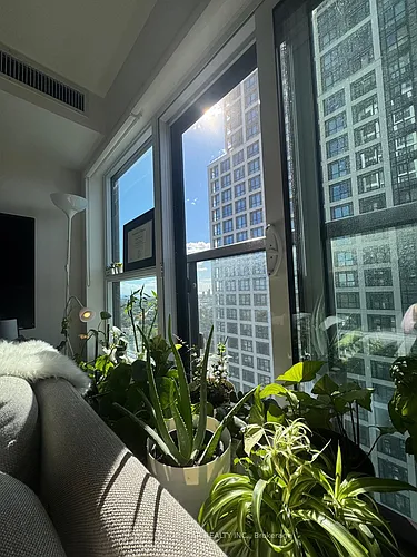 5 Mabelle Ave #2930 Photo 1