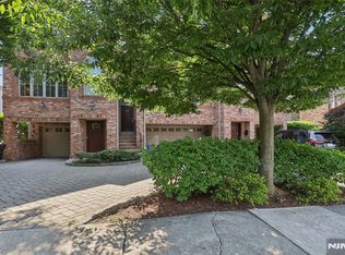 2462 3rd St, Fort Lee, NJ 07024
