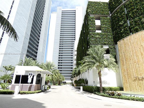 2nd image of 16385 Biscayne Blvd Unit 416