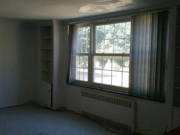 3rd image of 19201 Van Aken Blvd APT 201
