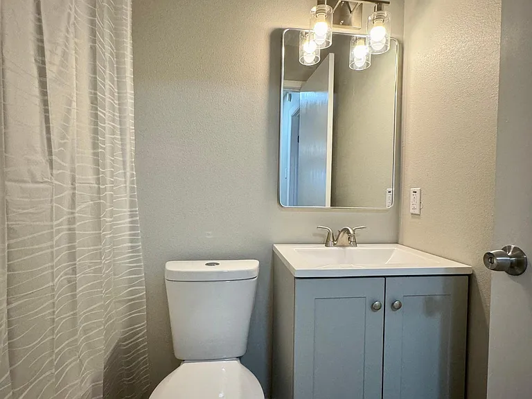 1405 Seville Dr — Photo 23