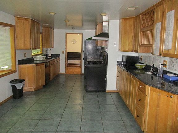 3rd image of 10058 Meadow Ln