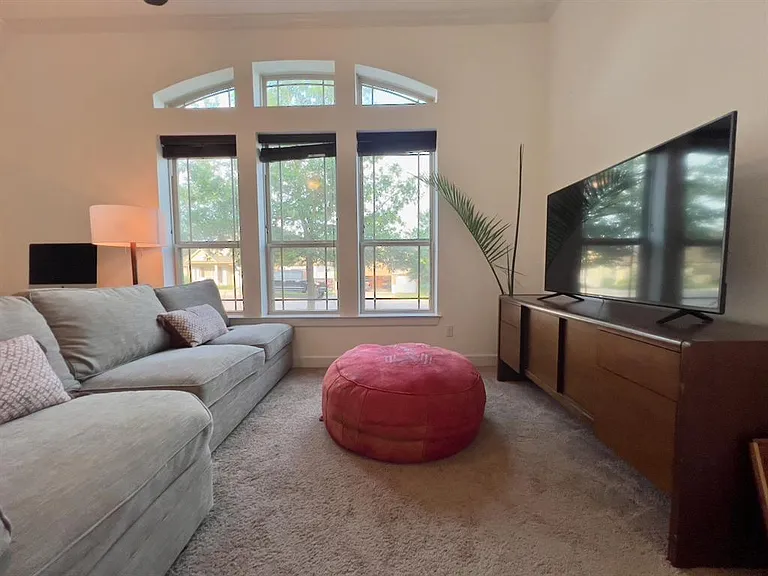 300 Grafton Ln — Photo 23