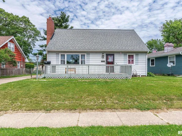 1406 3rd St, Camanche, IA 52730