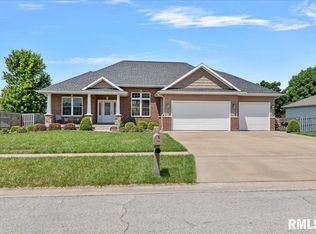 219 Sandstone Dr, Chatham, IL