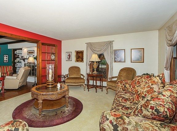 3rd image of 254 Patricia Ln