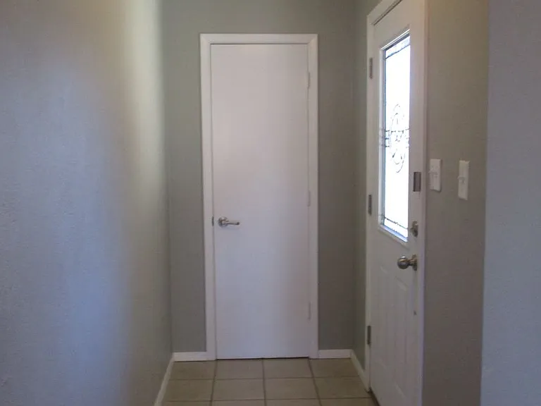 3700 Dauphine Ct — Photo 4