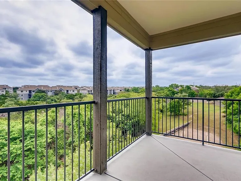 2320 Gracy Farms Ln — Photo 13