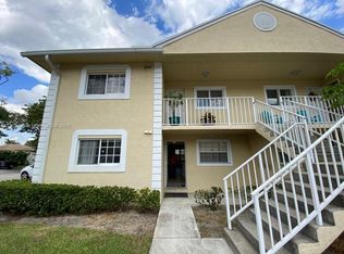 2101 Palm Beach Trace Dr, Royal Palm Beach, FL 33411