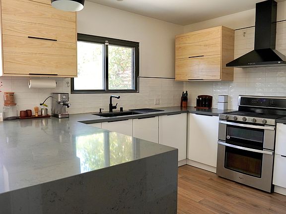 2nd image of 710 W Spruce Ave