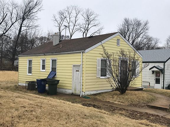 2nd image of 864 Gustav Ave