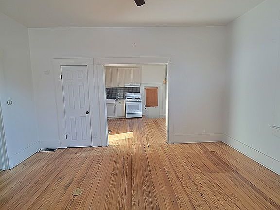 3rd image of 514 E Waverly Ave