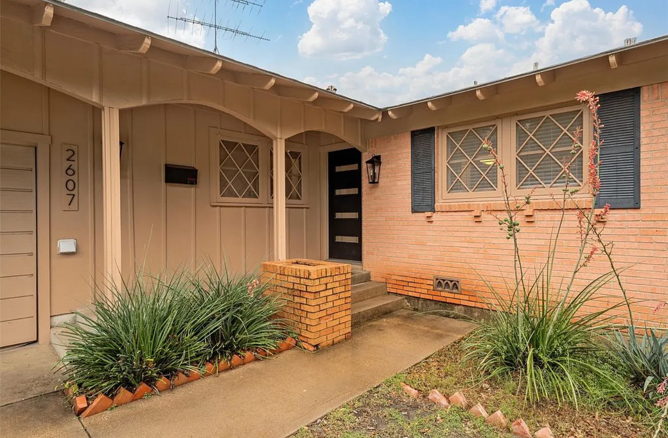 2607 Glendale Dr — Photo 3