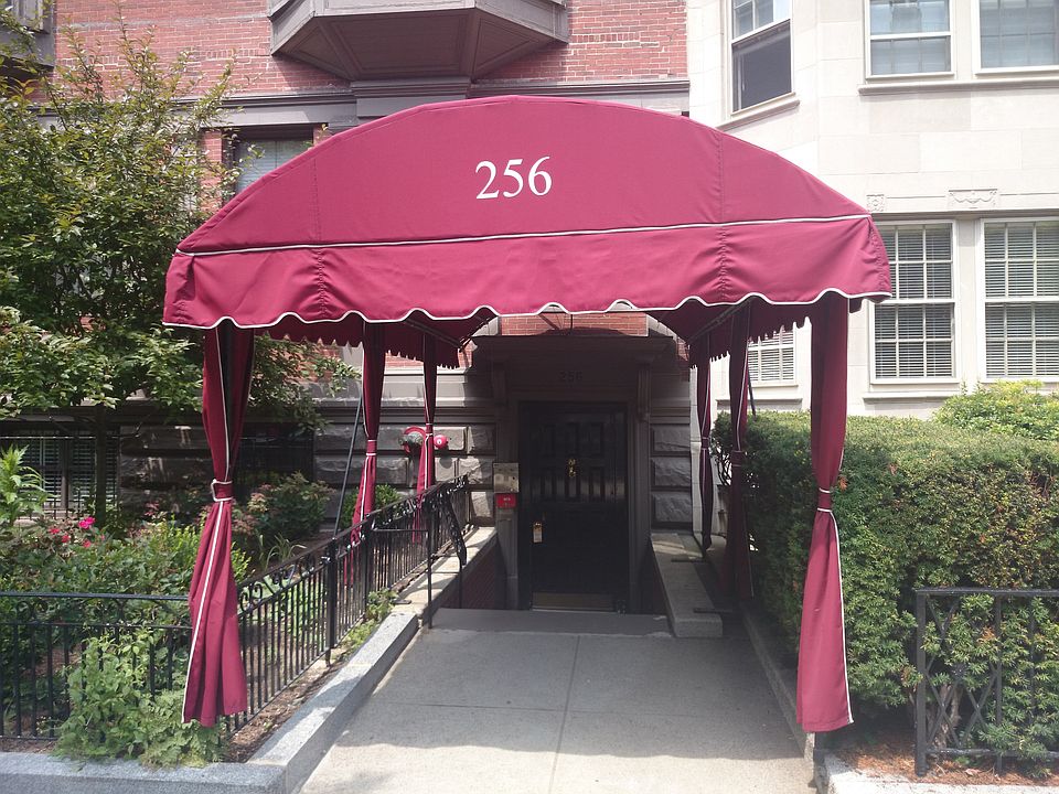 2nd image of 256 Beacon St APT 1