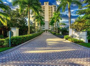 425 Cove Tower DR #304, NAPLES, FL 34110