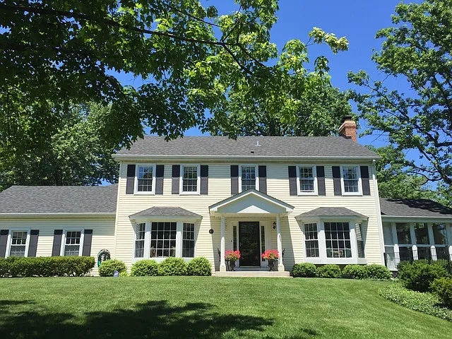 100 Marion Ave photo 1