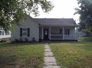 1023 S 2nd St, De Soto, MO 63020
