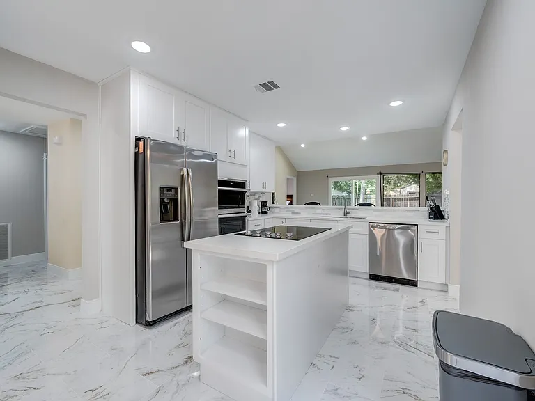 1626 S Kirkwood Rd — Photo 4