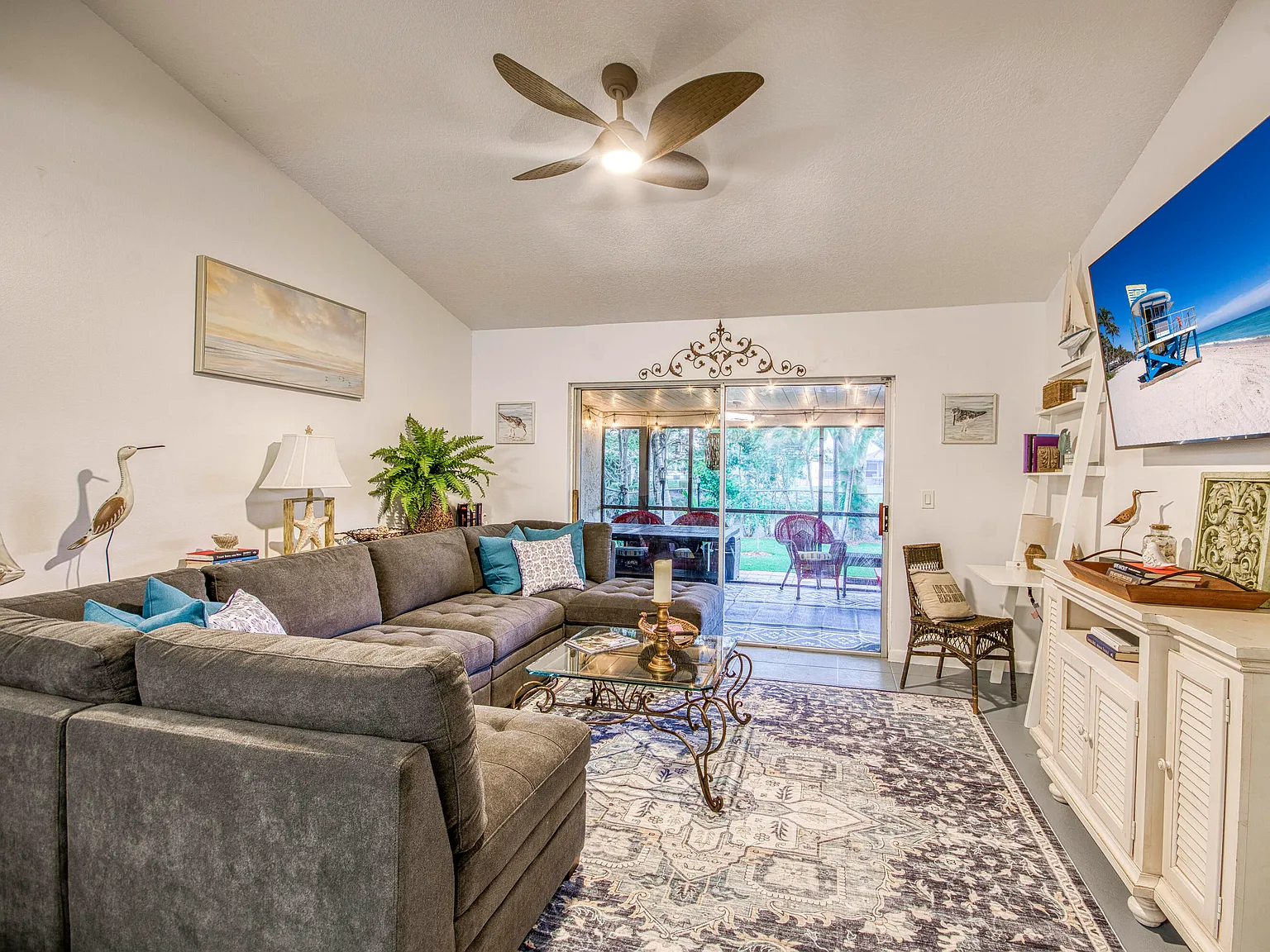 2 bed, 2.0 bath, 1049 sqft, $2,200 — Photo 3
