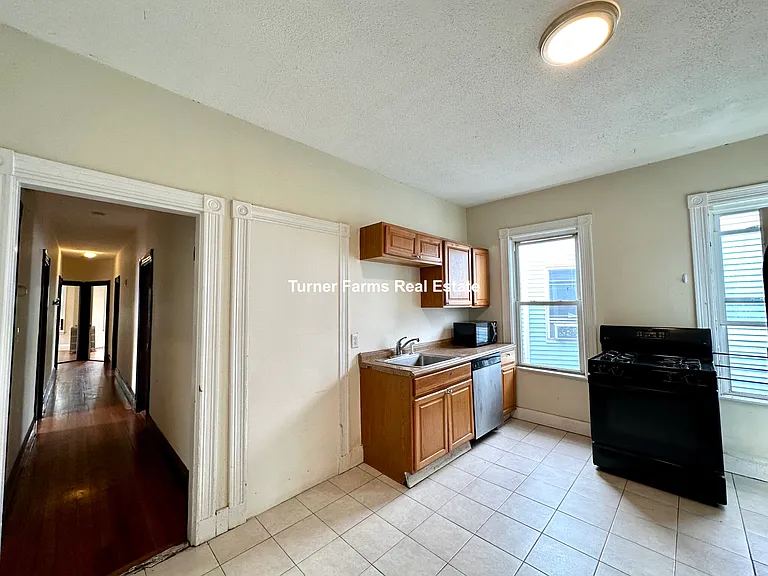 692 Columbia Rd #3R — Photo 3