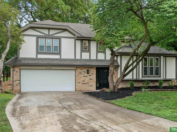 203 S 150th Cir, Omaha, NE 68154