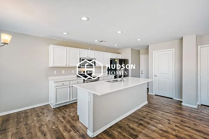 5638 S 10th Dr — Photo 9