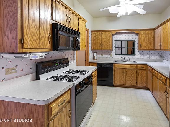3rd image of 894 Chovan Dr #1