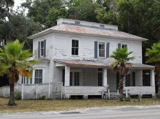 690 3rd Ave, Welaka, FL 32193
