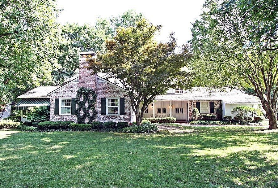Beautiful setting;beautiful home!