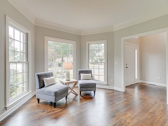 5th image of 266 Rivermont Cir