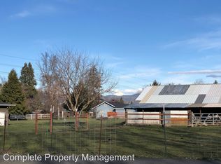 2437 S Stage Rd, Medford, OR 97501