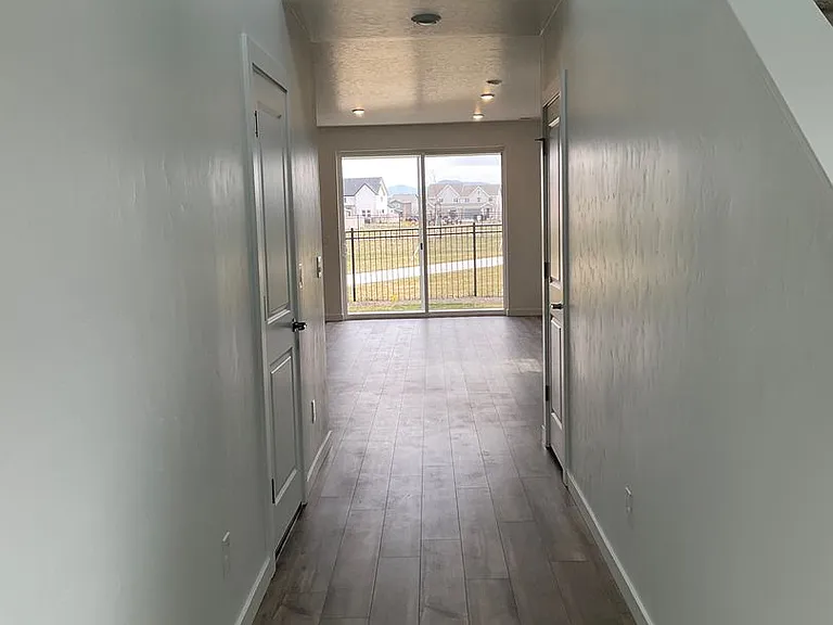 1820 N Big Star Ave — Photo 2
