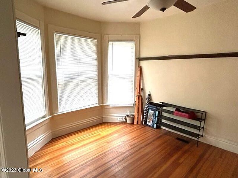 4th image of 5 Balsam Avenue